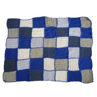Blauw grijs geblokte deken met de hand gemaakt.